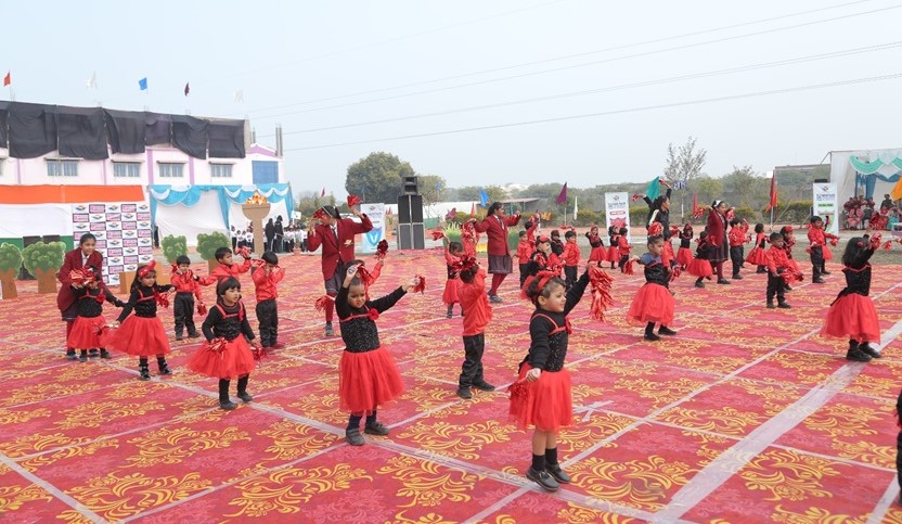 GK Heritage School, Shivpuri students doing dance